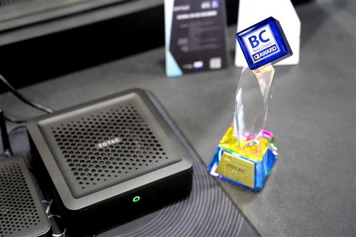 索泰首款掌機(jī)Zone驚艷問世 獨(dú)一無二的OLED震撼大屏引領(lǐng)掌上娛樂新潮流